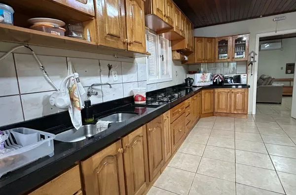 CASA AMPLA, PISCINA E MUITA ÁREA DE PLANTIO