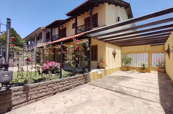 CONFORTO E CHARME EM AMBIENTES AMPLOS PARA TODA A FAMÍLIA