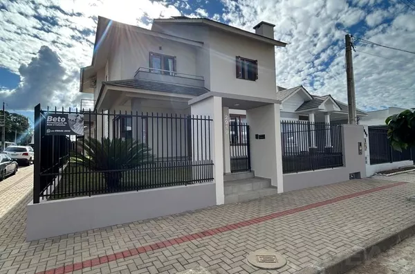 SOFISTICAÇÃO, BELEZA E MUITA PAZ. ALÉM DE AMPLO ESPAÇO PARA FAMÍLIA