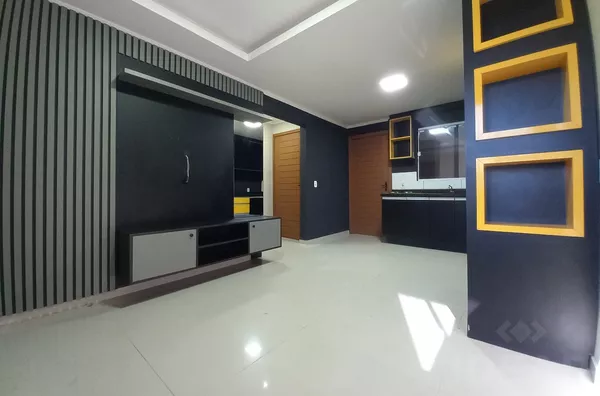 LINDA CASA DE 108m², COM PÁTIOS NA FRENTE E FUNDOS