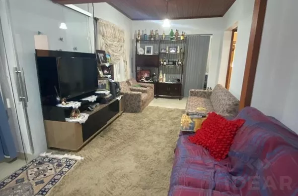 CASA NO CENTRO COM GARAGEM PARA DOIS VEÍCULOS