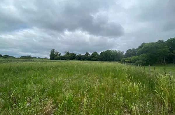 CHÁCARA COM ASFALTADO EM FRENTE, AÇUDE E ÁREA DE LAZER E PLANTIO