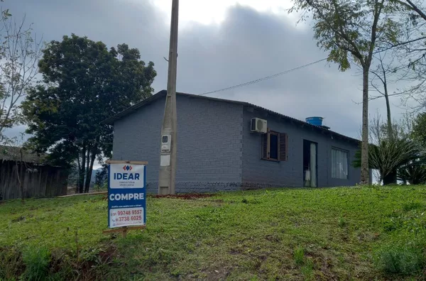 CHÁCARA COM CASA DE 120m² E MUITA ÁREA DE LAZER