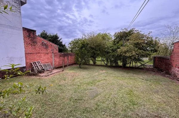 CASA DE 3 DORMITÓRIOS E AMPLO PÁTIO PARA FUTURA PISCINA - Foto 14