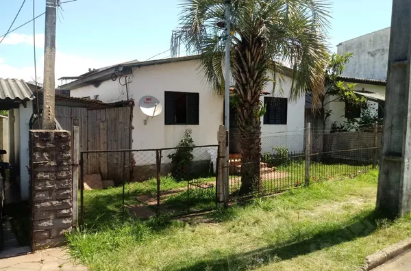 TERRENO DE 330m² COM CASA DE ALVENARIA