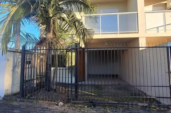 SOBRADO DE 2 DORMITÓRIOS, CHURRASQUEIRA E ÓTIMA LOCALIZAÇÃO
