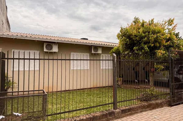 CASA DE 3 DORMITÓRIOS E AMPLO PÁTIO PARA FUTURA PISCINA - Foto 15