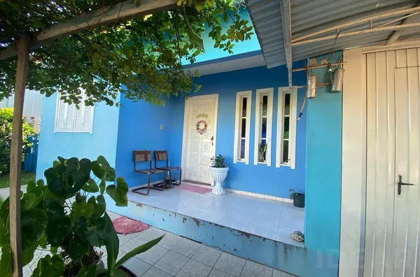 CASA DE 3 DORMITÓRIOS E GARAGEM PARA 2 VEÍCULOS