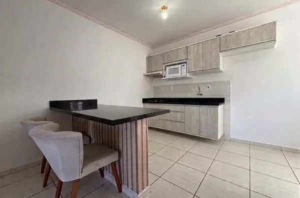 APARTAMENTO DE 2 QUARTOS, CHURRASQUERA E 1 VAGA DE GARAGEM