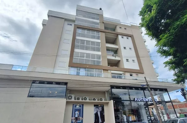 AMBIENTES AMPLOS, MUITO BEM LOCALIZADO E LINDA VISÃO DA CIDADE