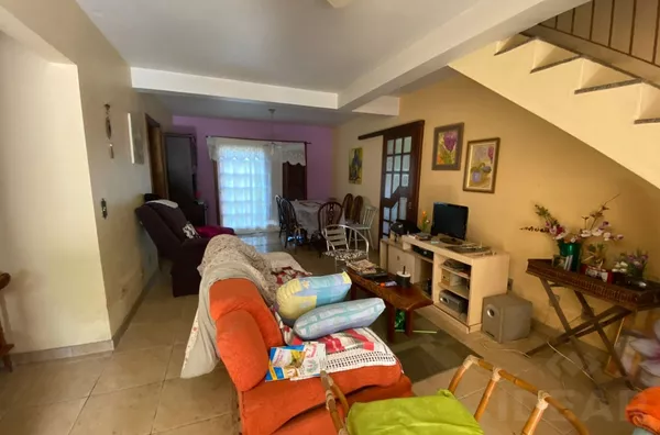 CONFORTO E ESPAÇO PARA TODA A FAMÍLIA. GRANDE PÁTIO PARA A PISCINA DE SEUS SONHOS