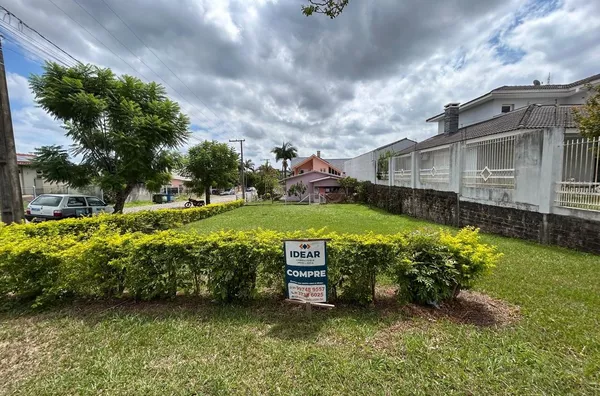 TERRENO DE 560m², ESQUINA E EM REGIÃO TRANQUILA