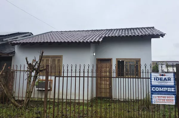 CASA COM PÁTIO NA FRENTE E FUNDOS NA SANTA TECLA
