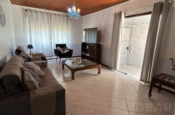  CASA AMPLA E COM PISCINA, NO CENTRO DA CIDADE. VENHA CONHECER!