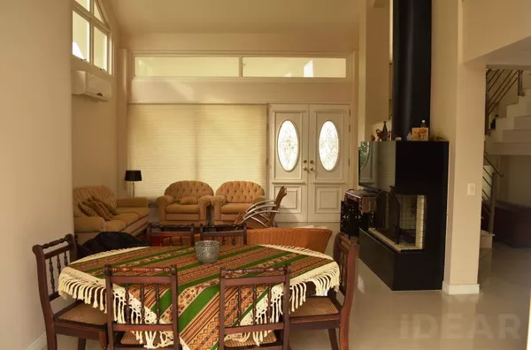 A REALIZAÇÃO DO SEU SONHO NESSA BELÍSSIMA E CONFORTÁVEL CASA