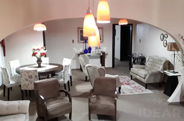 RESIDÊNCIA E COMÉRCIO, ÓTIMA OPÇÃO EM UM SÓ LUGAR. BEM NO CENTRO DA CIDADE!