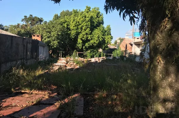 EXCELENTE TERRENO COM 770m² BEM NO CENTRO DA CIDADE