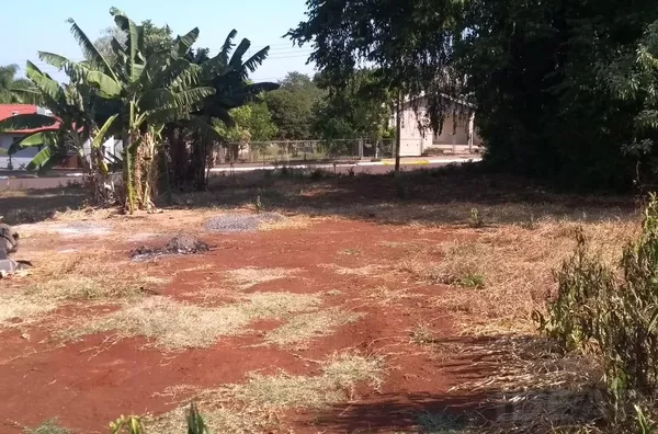 LINDO TERRENO PARA SEU PROJETO RESIDENCIAL OU COMERCIAL FUTURO