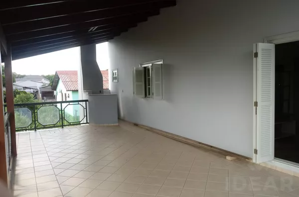 SACADA COM CHURRASQUEIRA 2º PISO