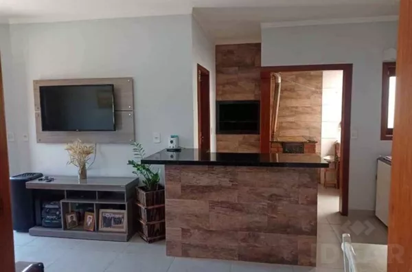 GEMINADO ESPAÇOSO, COM  PÁTIO FECHADO E VAGA DE GARAGEM