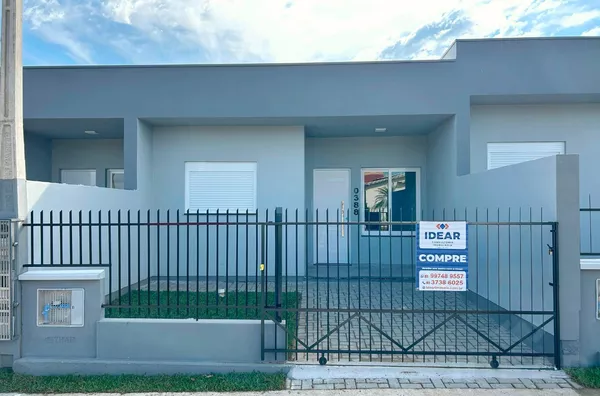GEMINADO DE 2 DORMITÓRIOS, PÁTIO FRENTE e 7,70m² DE FUNDOS - Foto 1