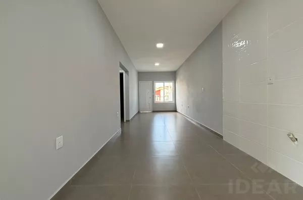 GEMINADO DE 2 DORMITÓRIOS, PÁTIO LATERAL E FRENTE - Foto 3