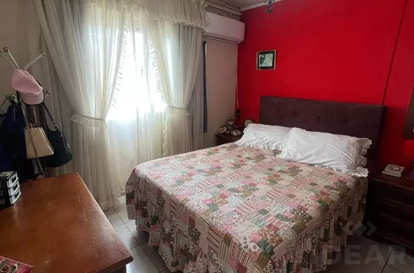 CASA DE DOIS DORMITÓRIOS, QUIOSQUE E PRÓXIMO DO CENTRO