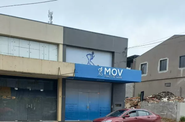 Ampla sala comercial para locação com 130 m2 área construída e  localizado na área central