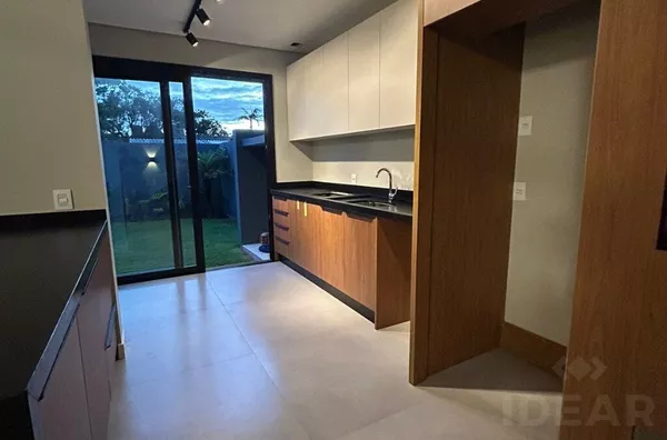 QUALIDADE E ESPAÇO NESSE ALTO PADRÃO, A 100m DO MAR E PERTO DE TUDO