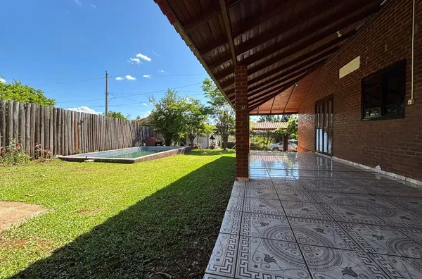 CASA COM PISCINA, QUIOSQUE E TRANQUILIDADE. ACABA DE ACHAR!