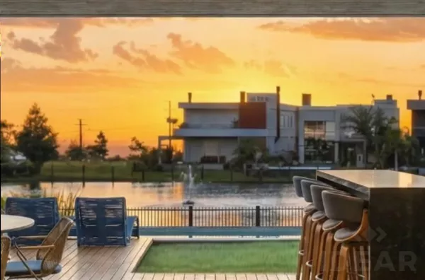 PRIVILÉGIO NA BEIRA DO LAGO