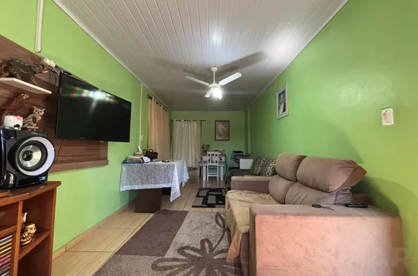 O MAIOR SUPERMERCADO DA CIDADE FICARÁ A 50m DESSA CASA.