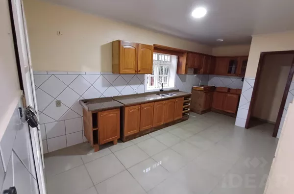 TRÊS QUARTOS, PISCINA E MUITO ESPAÇO PARA TODA A FAMÍLIA