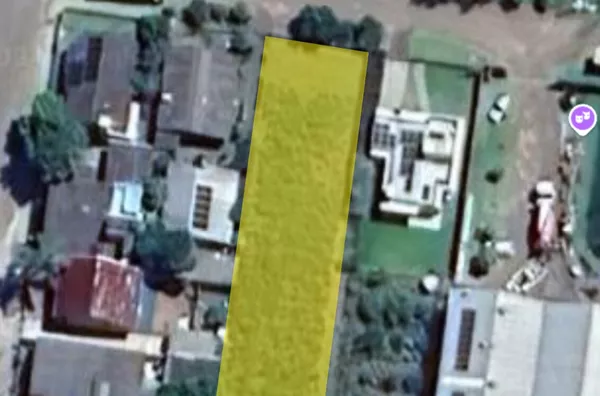 TERRENO COM 15,5m DE FRENTE E MUITO ESPAÇO PARA SEU NEGÓCIO
