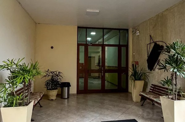 AMPLOS CÔMODOS, ELEVADOR E EXCELENTE COMODIDADE