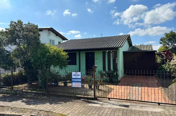 DUAS CASAS, PÁTIO NOS FUNDOS E LOCAL BEM TRANQUILO