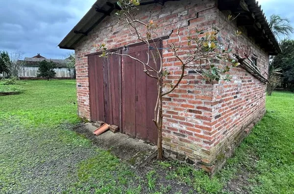 CHÁCARA DE 2,4ha, CASA DE 220m² E GRANDE ÁREA DE LAZER PARA A FAMÍLIA