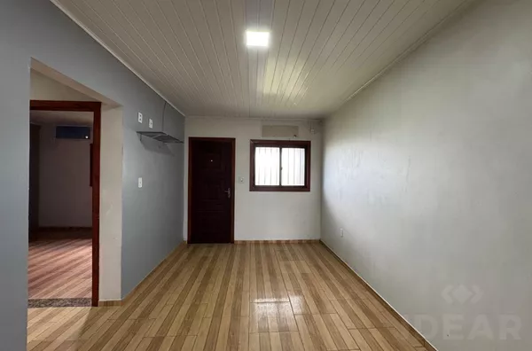 CASA 3 DORMITÓRIOS COM PATIOS NA FRENTE E NOS FUNDOS