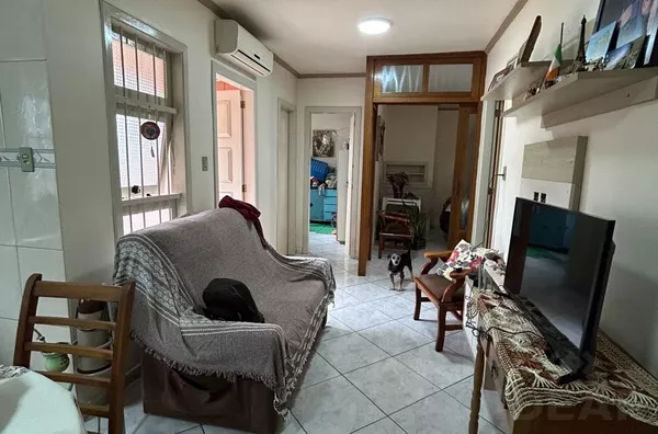 AMPLA CASA, PÁTIO COM ÁRVORES FRUTÍFERAS E RENDA EXTRA