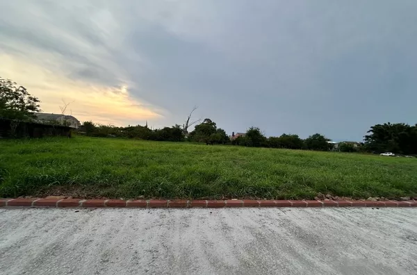 TERRENOS DE VÁRIOS TAMANHOS E BEM LOCALIZADOS