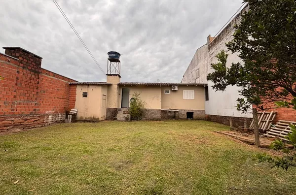 CASA DE 3 DORMITÓRIOS E AMPLO PÁTIO PARA FUTURA PISCINA - Foto 13