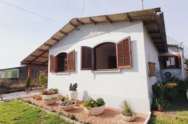 CASA DE 3 DORMITÓRIOS NA CORONEL BRITO. VENHA CONHECER!