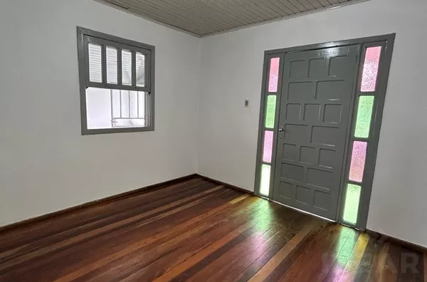 CASA DE TRÊS DORMITÓRIOS, 100m² E MUITO PÁTIO
