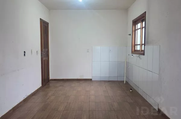 CASA COM PÁTIO NA FRENTE E FUNDOS NA SANTA TECLA