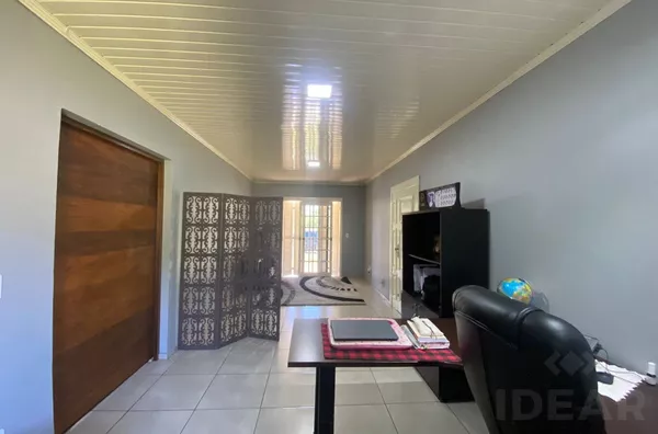 CASA AMPLA E EXCELENTE LUMINOSIDADE NATURAL- LOTEAMENTO ARTUS