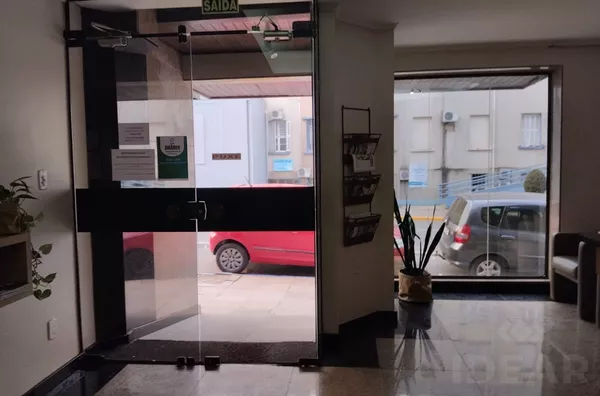 SALA COMERCIAL EQUIPADA PARA CLINICA DE TRAUMATOLOGIA/ORTOPEDIA, localizada em frente ao Hospital.