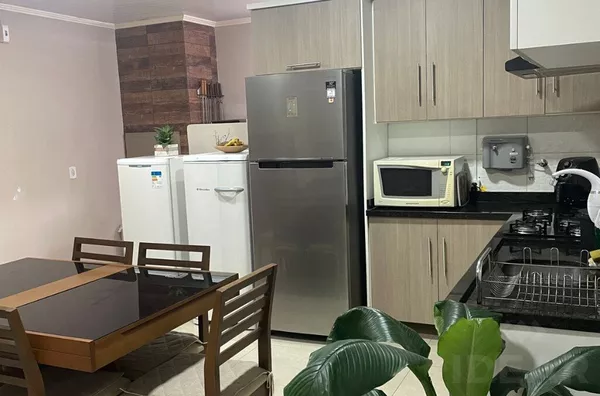 CASA COM EXCELENTE ACABAMENTO. PISCINA E QUIOSQUE. TUDO DE BOM!