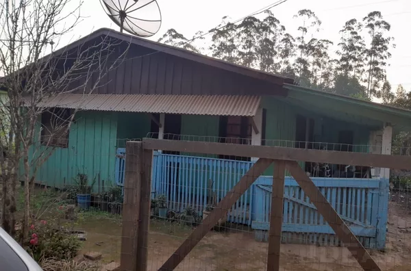 CHALÉ DE 117m² EM TANGERINAS, PRÓXIMO DO PEDÁGIO