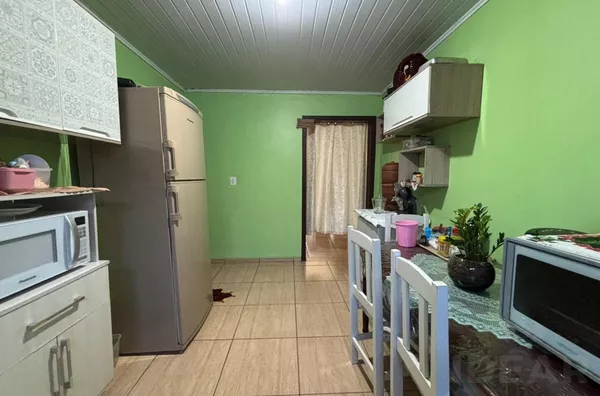 O MAIOR SUPERMERCADO DA CIDADE FICARÁ A 50m DESSA CASA.