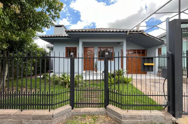 CASA DE 2 DORMITÓRIOS, COM 60m² E MUITO CONFORTO PARA VOCÊ